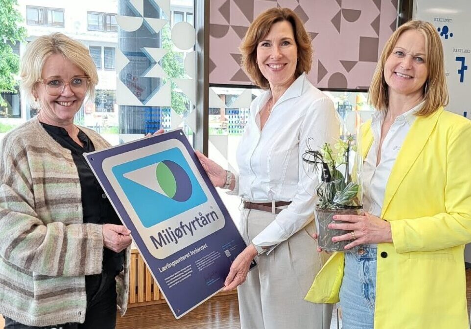 Ordfører i Gjøvik kommune, Anne Bjertnes, og fra Lærlingsenteret Innlandet daglig leder Marianne Stepperud Antonsen og Elin Simenstad